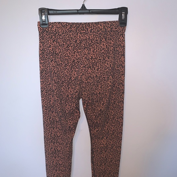 Nike Workout Leggings Pink and Black Leopard Print - Picture 2 of 8